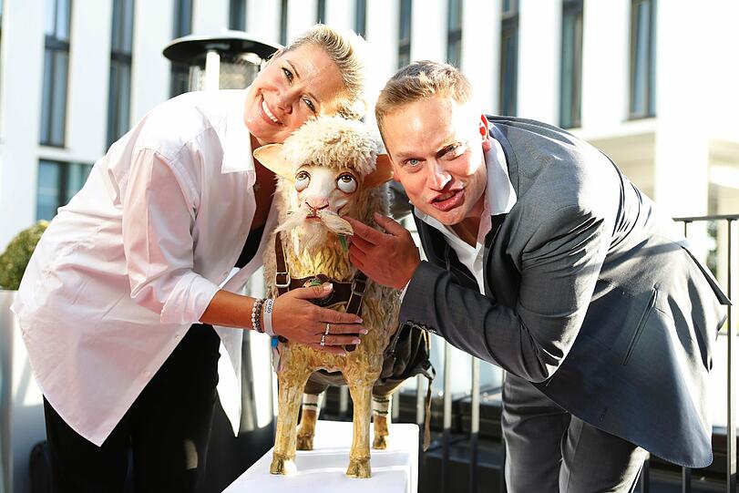 Claudia Effenberg durfte bei der Charity-Aktion "Ein gARTen voller Schafe" nicht fehlen. Sie war neben Model Gitta Saxx und TV-Moderator Jochen Bendel Mitglied der Jury. Sehen Sie hier die besten Bilder des Charity Events.