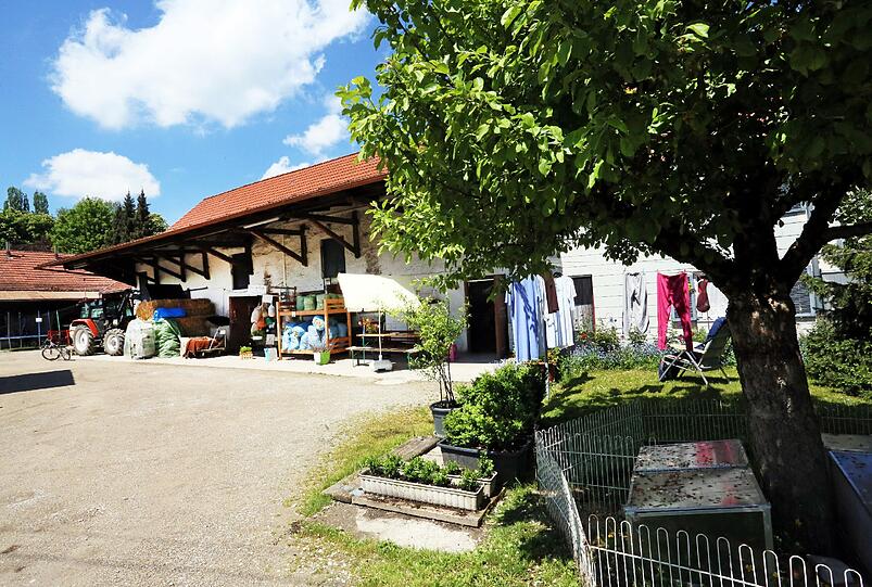 Auch schönen Bauernhöfe wie den Hannes-Hof gibt es in Allach.