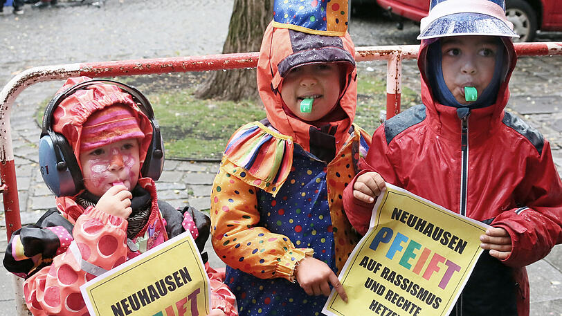 Die Bilder von der Pegida-Kundgebung in Neuhausen rund um den Rotkreuzplatz