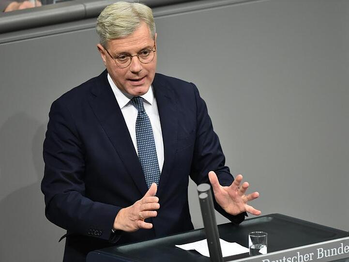 Norbert Röttgen hat sich skeptisch zu weiteren Einschränkungen für die Aufklärungsarbeit des Bundesnachrichtendienstes geäußert.