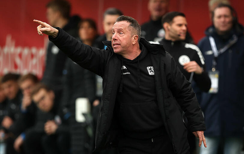 Jetzt blo&szlig; nicht nachlassen: 1860-Trainer Markus Kauczinski dirigiert seine Mannen.