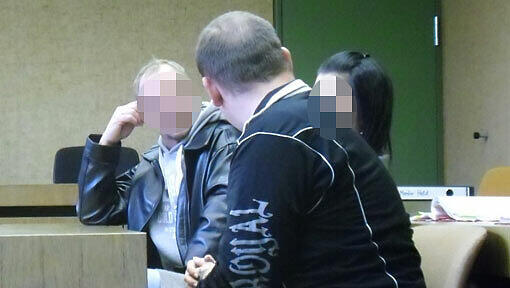 Auf der Anklagebank von vorne: Dennis A., Sonja L. und Martin H. im Münchner Gericht. Auf der Anklagebank von vorne: Dennis A., Sonja L. und Martin H. im Münchner Gericht.