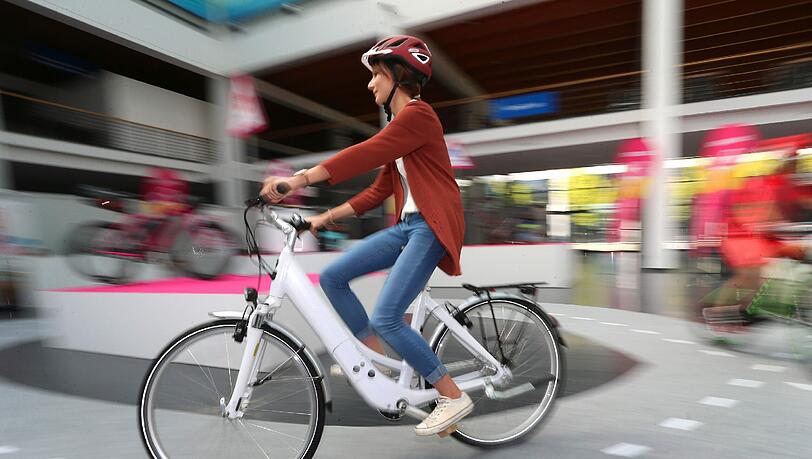 Die starke Nachfrage nach E-Bikes hat die Fahrradbranche belebt. Foto: Karl-Josef Hildenbrand Die starke Nachfrage nach E-Bikes hat die Fahrradbranche belebt. Foto: Karl-Josef Hildenbrand