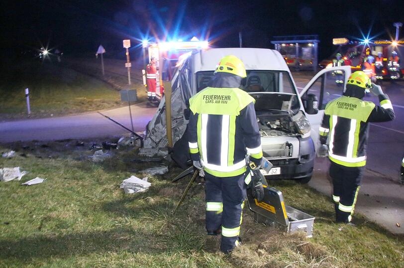 Zu dem Unfall wurden der Rettungsdienst aus Haag sowie die Feuerwehren aus Lengmoos und Gars am Inn gerufen. Den Gesamtschaden schätzt die Polizei auf knapp 35.000 Euro.