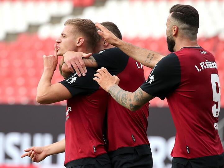 Gefeierter Nürnberger gegen Ingsolstadt: Fabian Nürnberger (l).