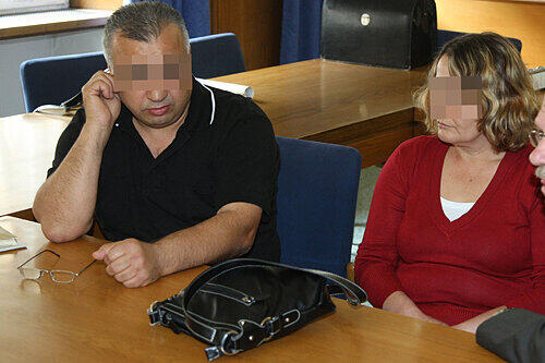 Nickten nur den Deal ab: Bäckermeister Bayram G. (50) und &bdquo;Döner-Queen&ldquo; Hatice G. (47), die in 18 Jahren in Nürnberg erfolgreich ihre Geschäfte aufbauten und jetzt angeblich mittellos sind.