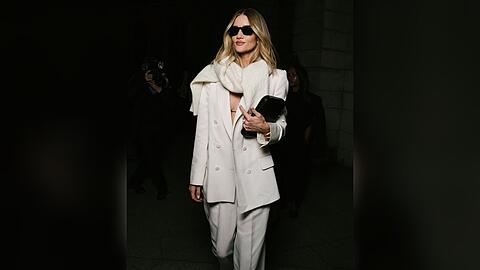 Rosie Huntington-Whiteley hat den "Quiet Luxury"-Style verstanden.