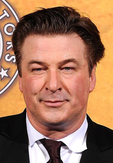 Wollte einfach nicht aufhören mit seinem Handy zu spielen: Alec Baldwin fliegt aus dem Flugzeug, nachdem er sich mit der Stewardess gezofft hat.