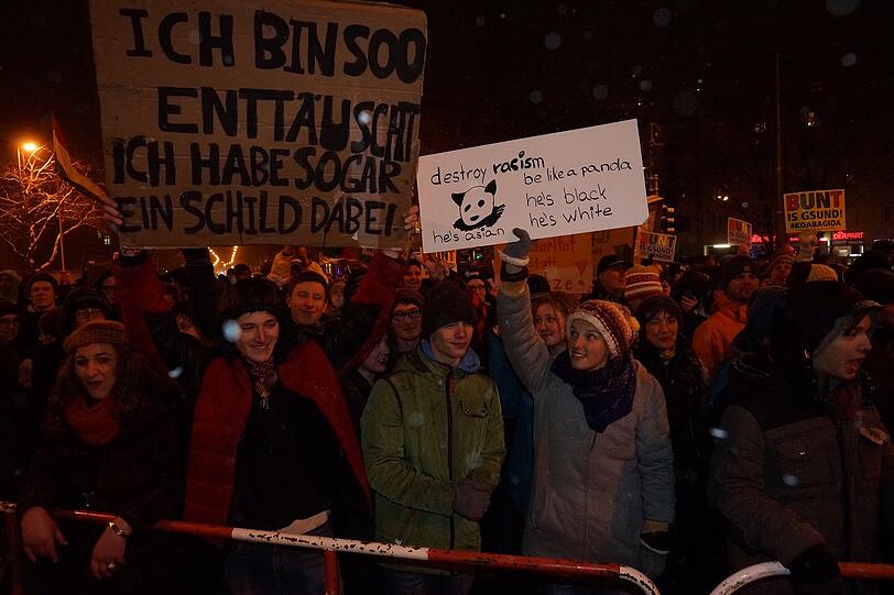 Am Goetheplatz kamen etwa 350 Bagida-Anhänger zur Kundgebung zusammen. Ihnen standen rund 650 Gegendemonstranten gegenüber.