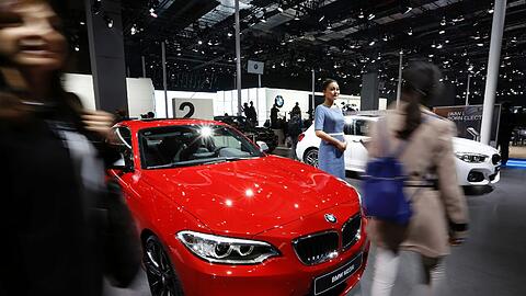 BMW zeigt den sportlichen M235i Coupe.