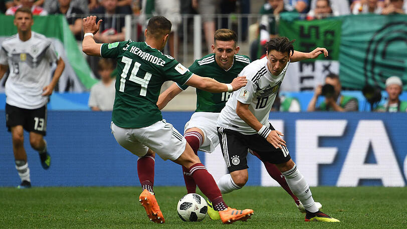 Mesut Özil: Note 5. Besonders im Fokus stehend machte er im Zentrum wenig, brachte keine Kreativität ins Spiel. Als Lozano vor dem 0:1 durch war, lief der Arsenal-Star nur hinterher.