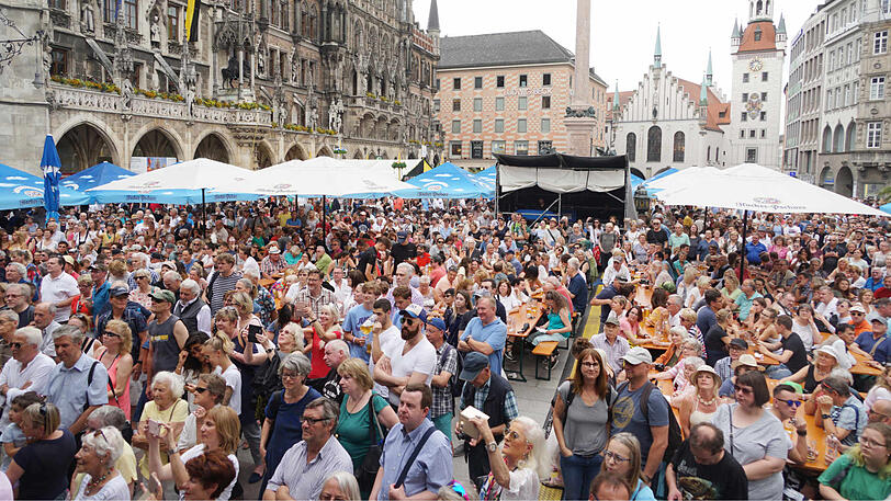 Reges Treiben in der Altstadt. Klicken Sie sich durch Impressionen vom Stadtgründungsfest - inklusive einem singenden Oberbürgermeister.