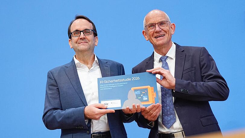 Etwa jedes zweite deutsche Unternehmen nutzt laut einer Forsa-Umfrage inzwischen K&uuml;nstliche Intelligenz (KI).
