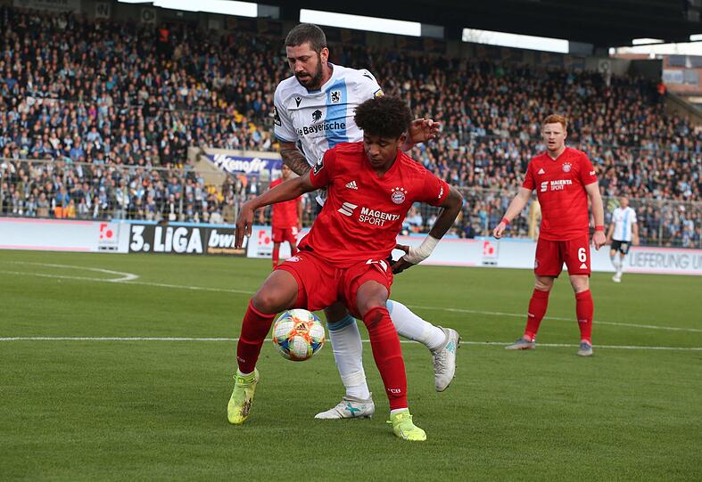 Chris Richards gehört bei den Amateuren ebenfalls zum Stammpersonal. Der Innenverteidiger, der ebenfalls die rechte Außenverteidigerposition bekleiden kann, wurde Anfang 2019 im Rahmen der Kooperation mit dem FC Dallas für kolportierte 1,1 Millionen Euro verpflichtet. Richards besticht durch Physis, Schnelligkeit und Zweikampfstärke.