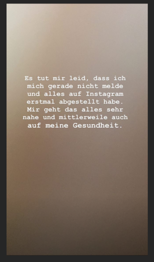 Sarah Harrison geht es aktuell gesundheitlich nicht so gut.