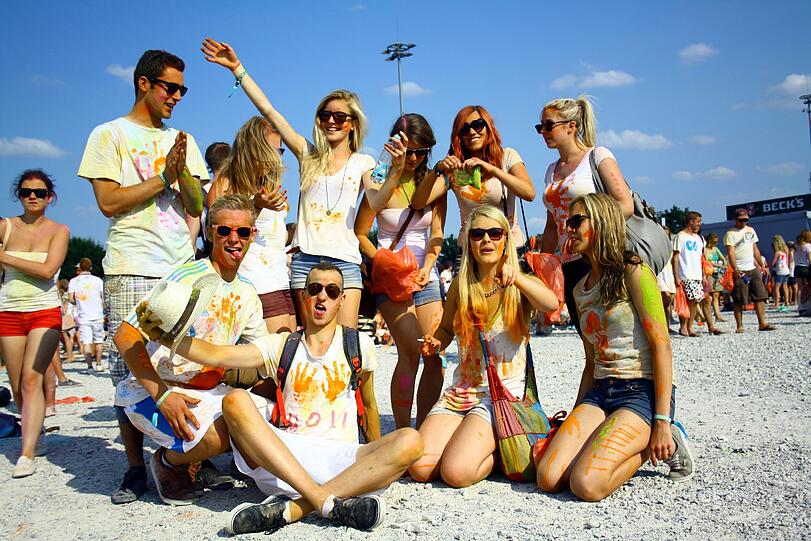 Bunter geht nicht: Das Holi One Color Festival in Riem. Die Bilder.