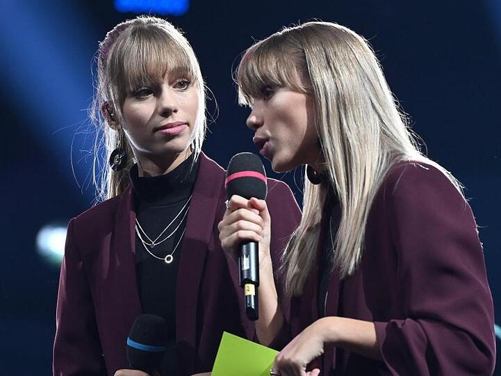 Die Social-Media-Stars Lisa und Lena nehmen jetzt Schauspielunterricht.