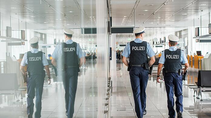 Einem der beiden Bundespolizisten hat die Frau sogar gedroht. (Symbolbild)
