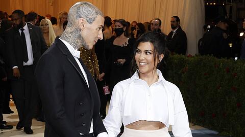 Kourtney Kardashian und Travis Barker haben sich erneut das Jawort gegeben.