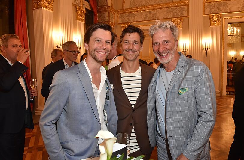 Rufus Beck (re.) mit Sohn Jonathan (li.) sowie Florian David Fitz