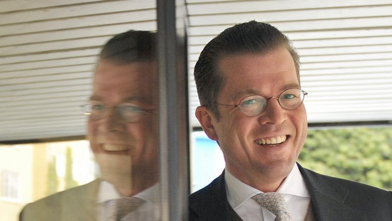 Karl-Theodor zu Guttenberg: Sein neues Ministerium leidet unter Bedeutungsverlust. Karl-Theodor zu Guttenberg: Sein neues Ministerium leidet unter Bedeutungsverlust.
