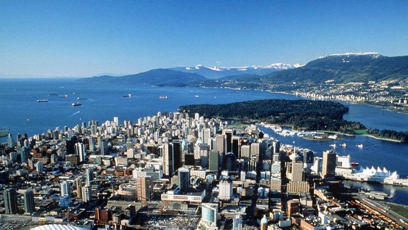 Zwischen Wolkenkratzern: Das BC Place-Stadion in Vancouver wo die Eröffnungs- und Abschlussfeier stattfinden. Zwischen Wolkenkratzern: Das BC Place-Stadion in Vancouver wo die Eröffnungs- und Abschlussfeier stattfinden.