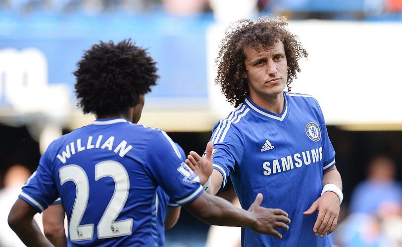 Chelseas brasilianischer Innenverteidiger David Luiz (r.).