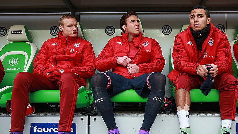 Prominente Bankdrücker: Sebastian Rode, Mario Götze und Thiago. Prominente Bankdrücker: Sebastian Rode, Mario Götze und Thiago.