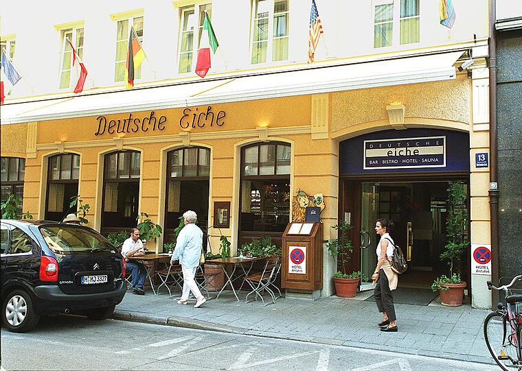 Das Traditionshaus mit Gaststätte und Hotel im Gärtnerplatzviertel ist einer der ältesten Treffpunkte der schwul-lesbischen Szene in München.