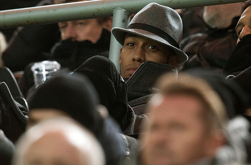 Dortmund-Stürmer Pierre-Emerick Aubameyang am Mittwochabend in Dortmund auf der Tribüne.