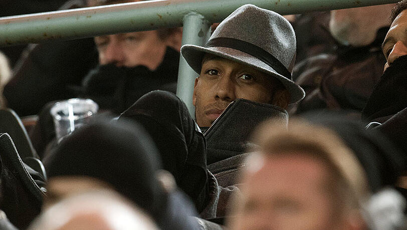 Dortmund-Stürmer Pierre-Emerick Aubameyang am Mittwochabend in Dortmund auf der Tribüne. Dortmund-Stürmer Pierre-Emerick Aubameyang am Mittwochabend in Dortmund auf der Tribüne.