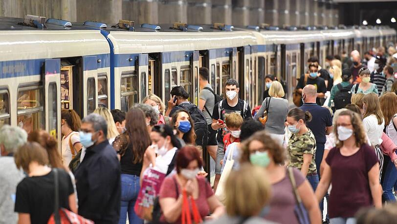 Die CSU/FW-Fraktion will verständlichere Durchsagen an Bahnsteigen. (Archivbild) Die CSU/FW-Fraktion will verständlichere Durchsagen an Bahnsteigen. (Archivbild)