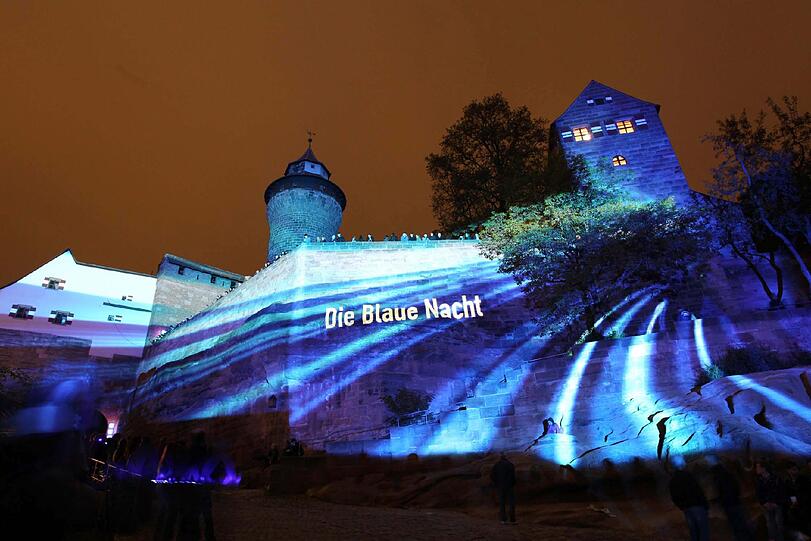 Bleibt nürnbergerisch: die Blaue Nacht.