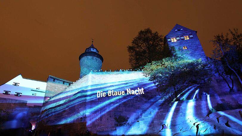 Bleibt nürnbergerisch: die Blaue Nacht. Bleibt nürnbergerisch: die Blaue Nacht.