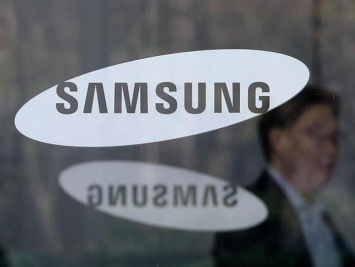 Der Elektronikhersteller Samsung überrascht mit einem höherem Quartalsgewinn als bislang angenommen.