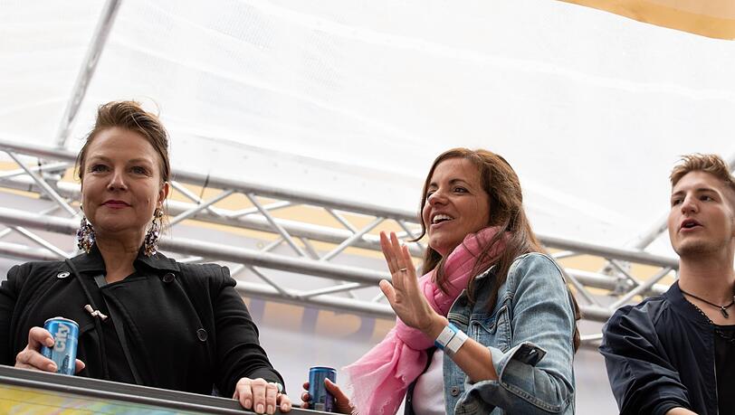 So war es 2019 noch: Kristina Frank (Mitte), damals Münchner OB-Kandidatin der CSU, tanzt beim Christopher Street Day auf einem Wagen.