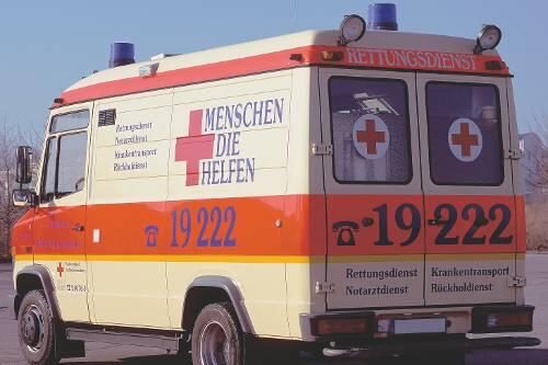 Beide Radfahrer trugen keinen Helm. Der Ältere musste mit dem Sanka ins Krankenhaus gebracht werden.