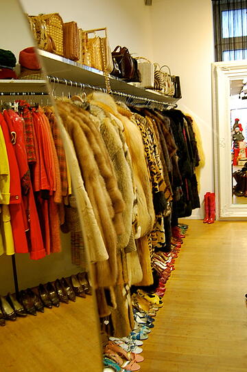 Die schönsten Second-Hand-Geschäfte. Hier: Vintage Love, Frauenstraße 22, www.vintageandmore.de