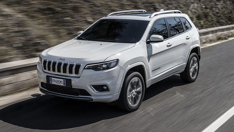 Der Cherokee startet in Deutschland mit einem 2,2-Liter-Diesel mit 195 PS.