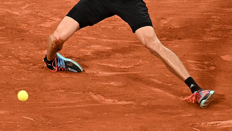 Der Moment der Verletzung: Alexander Zverev knickt um. Der Moment der Verletzung: Alexander Zverev knickt um.