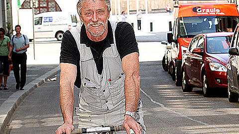 Glücklich ohne eigenes Auto: Erwin Rubink fährt mehr Radl und holt sich bei Bedarf einen Wagen über Carsharing.