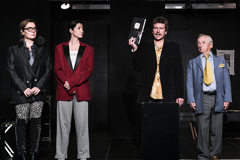 Mara Widmann, Chiara Piu, Franz-Xaver Zeller, Chiara Piu und Gerd Lohmeyer in „Schtonk“.