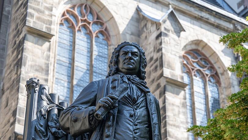 Das Denkmal für Johann Sebastian Bach an der Thomaskirche in Leipzig. Das Denkmal für Johann Sebastian Bach an der Thomaskirche in Leipzig.