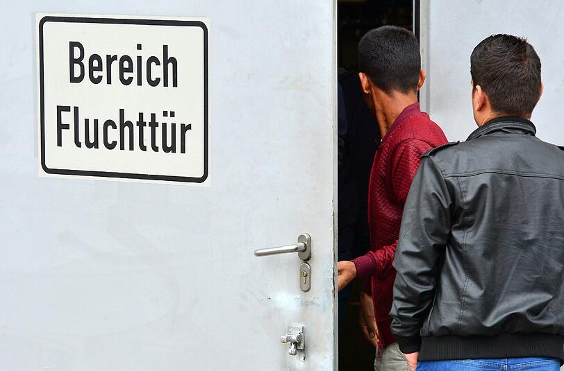 Eine Alternative, um dem massiven Zustrom an Flüchtlingen Herr zu werden,
wären laut Experten Tageskontingente je nach Aufnahmekapazität.