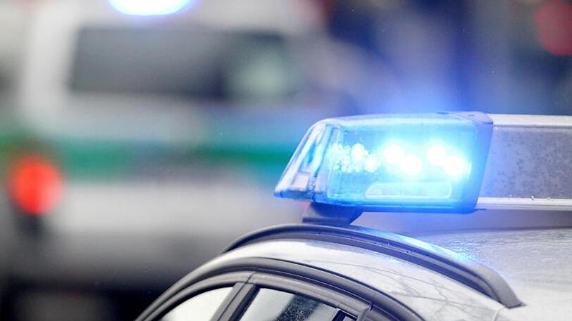 Die Polizei fahndet nach einem Verdächtigen.