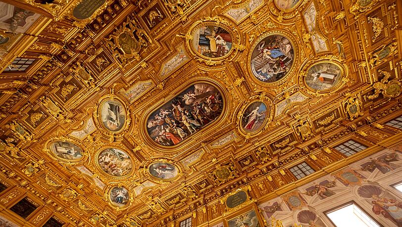 Mit dem Goldenen Saal zeigte die einstige Reichsstadt ihre Macht. Mit dem Goldenen Saal zeigte die einstige Reichsstadt ihre Macht.