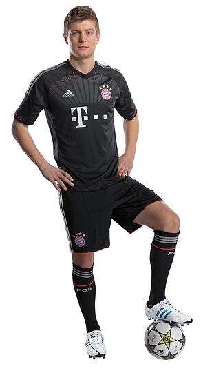 Das neue Trikot für Europa ist da: Der FC Bayern präsentierte am Montag das Champions League-Jersey für die kommende Spielzeit 2012/2013 - die Bilder.
