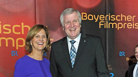 Freundschaftsdienst bei der Filmpreisverleihung: Gastgeber Horst und Karin Seehofer