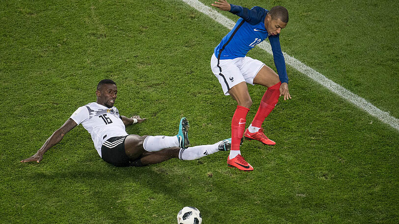 ANTONIO RÜDIGER - NOTE 3: Löste Hummels in Halbzeit zwei ab. Führte sich gut mit einem Offensiv-Vorstoß ein, versemmelte die Chance jedoch (52.).