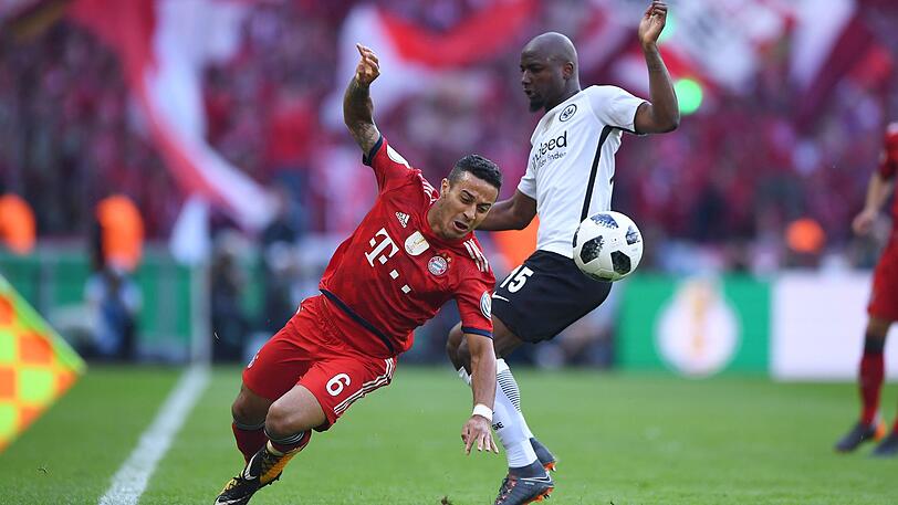 THIAGO, NOTE 5: Probierte es mit einem Schuss aus der Distanz, da war schon ein bisschen Verzweiflung dabei (31.). Der Ball flog weit drüber. Seinen Pässen fehlte oft die Präzision. Uninspirierter Auftritt. Als erster Bayer ausgewechselt.